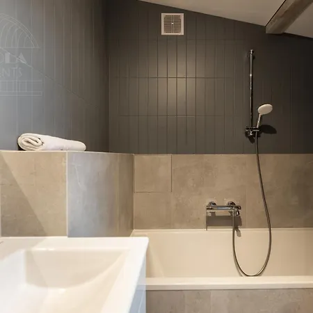 Апартаменты Blue Blood - Spacious 11-guest Riverside By Fragola *